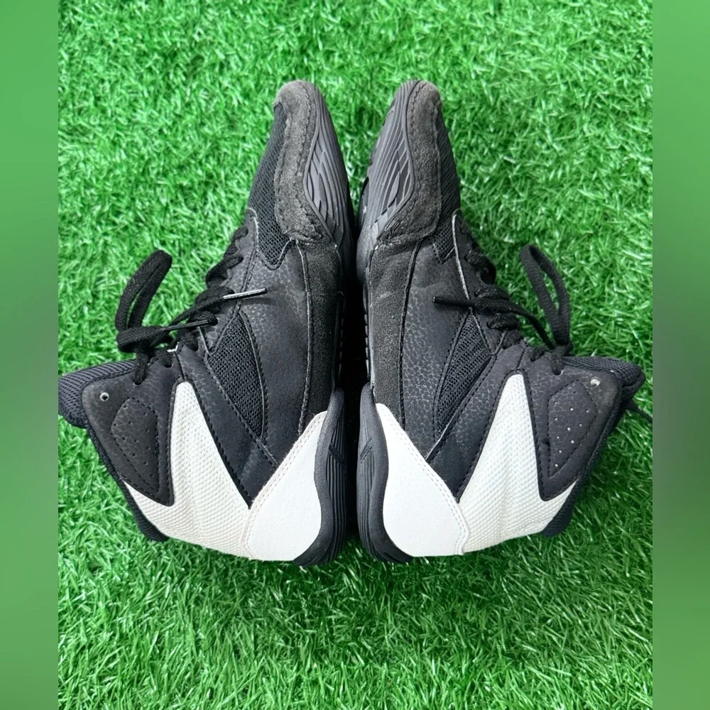 ASICS Kids‎ Black Sneakers Size 4